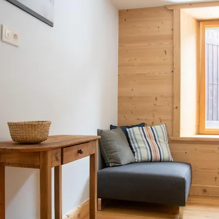 T4 Spacieux Avec Balcon Aux Pieds Des Sentiers Avec Vue Sur Les Montagnes - Jusqu'a 8 Personnes 아파트 *